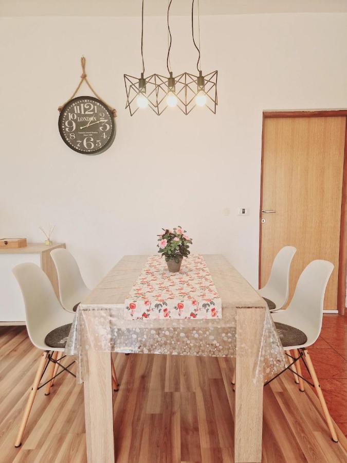 Apartments In Rijeka, Free Parking And Large Terrace, 15Min Drive From The Beach Exteriér fotografie